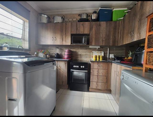 3 BEDROOM TOWNHOUSE FOR SALE IN ALBERANTE